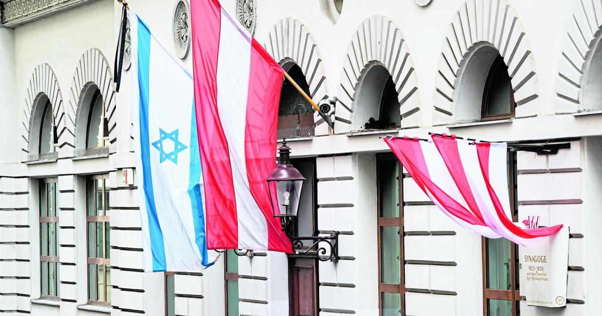 Interreligi-ser-Zusammenhalt-in-Wien-Wichtige-Umarmungen
