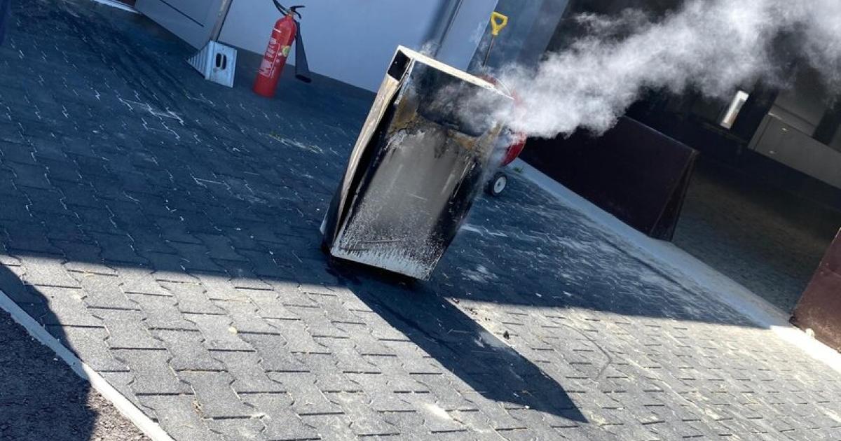 Batteriebrand-bei-PV-Anlage-Einsatz-unter-schwerem-Atemschutz