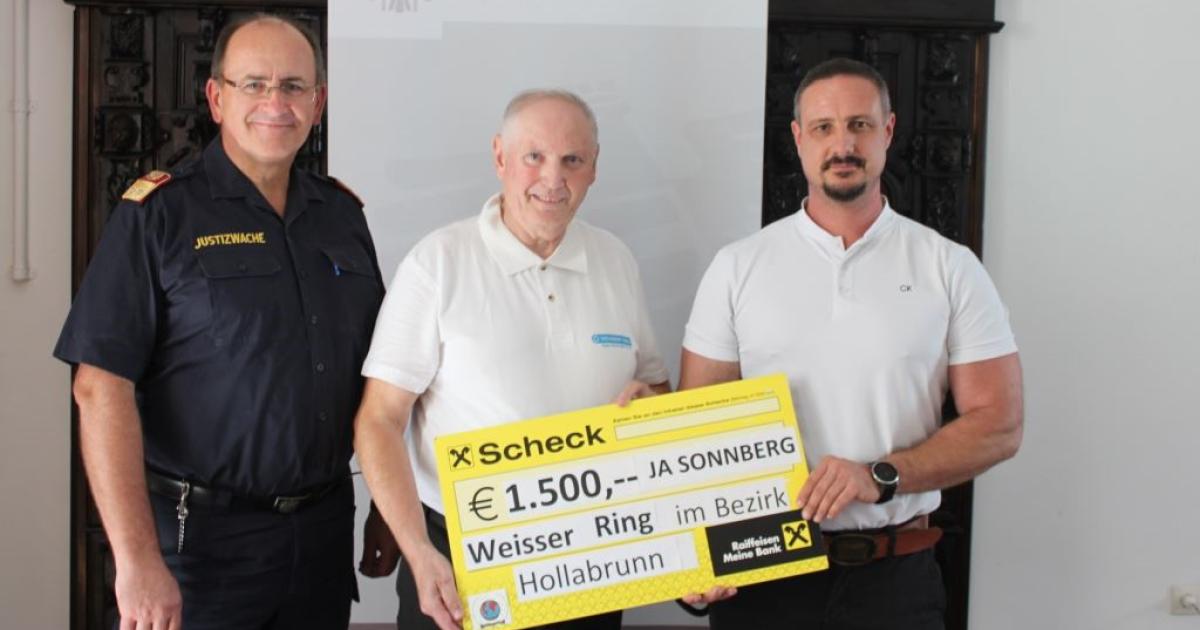 1-500-Euro-f-r-Opferschutz-Justizanstalt-Sonnberg-spendet-f-r-Weissen-Ring-