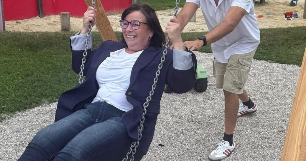 Politposse-SP-feiert-Kinderschaukel-die-von-der-FP-bezahlt-wurde