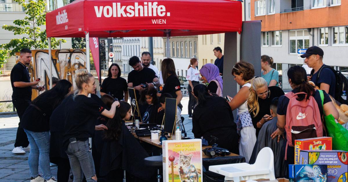 Gratis-Haarschnitte-und-gute-Laune-Salon-Sozial-zu-Gast-im-15-Bezirk
