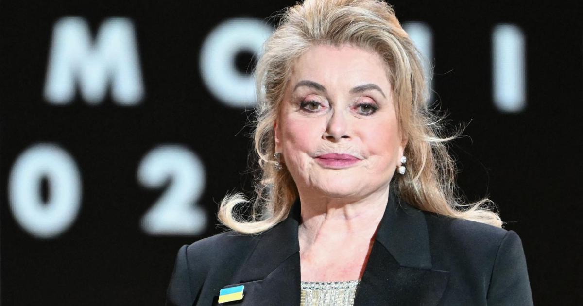 -Corsage-Regisseurin-Kreutzer-dreht-mit-Deneuve-und-Seydoux