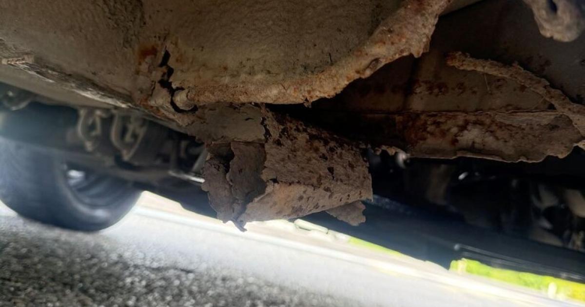 Gefahr-im-Verzug-Polizei-stoppt-schrottreifes-Auto-auf-der-A1