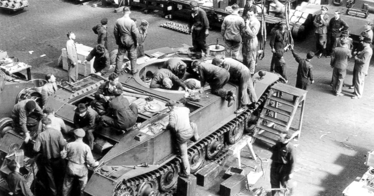 Neue-Ausstellung-ber-Spielwarenfabrik-aus-der-5-000-Panzer-rollten