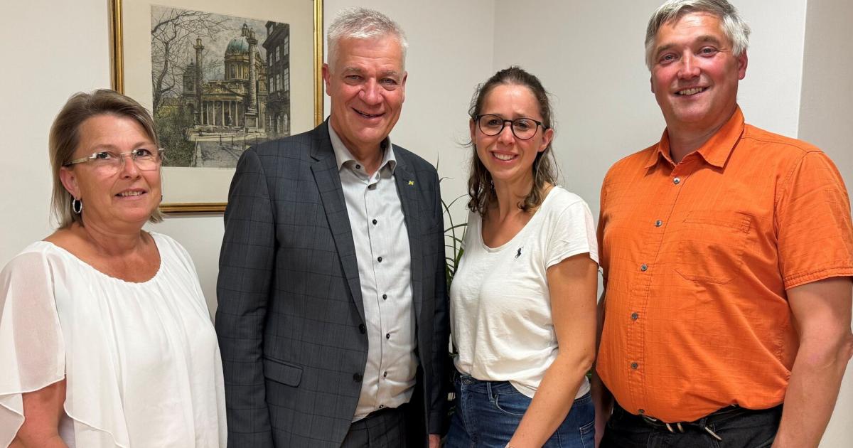 -Anruf-der-das-Leben-ver-ndert-Junge-Frau-folgt-Kasser-als-B-rgermeisterin