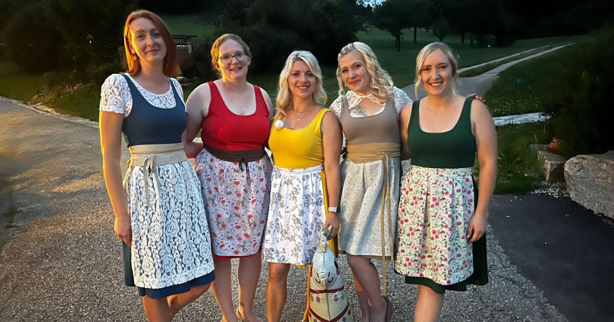 Dirndlkirtag-mit-s-en-Fr-chten-und-nachhaltigen-Trachtenkleidern