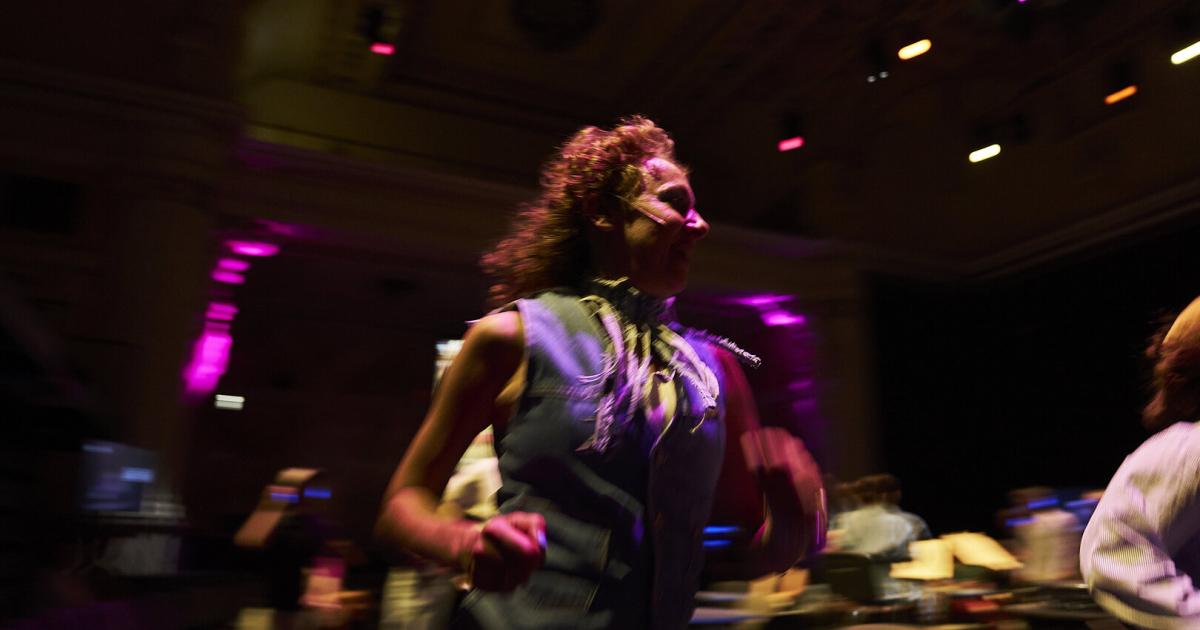 -Turn-im-Burgtheater-Kasino-Viel-Gerenne-um-Nichts