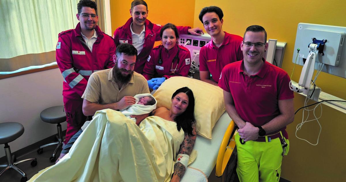 Valentin-hatte-es-eilig-Geburt-im-Rettungswagen-am-Weg-zur-Klinik