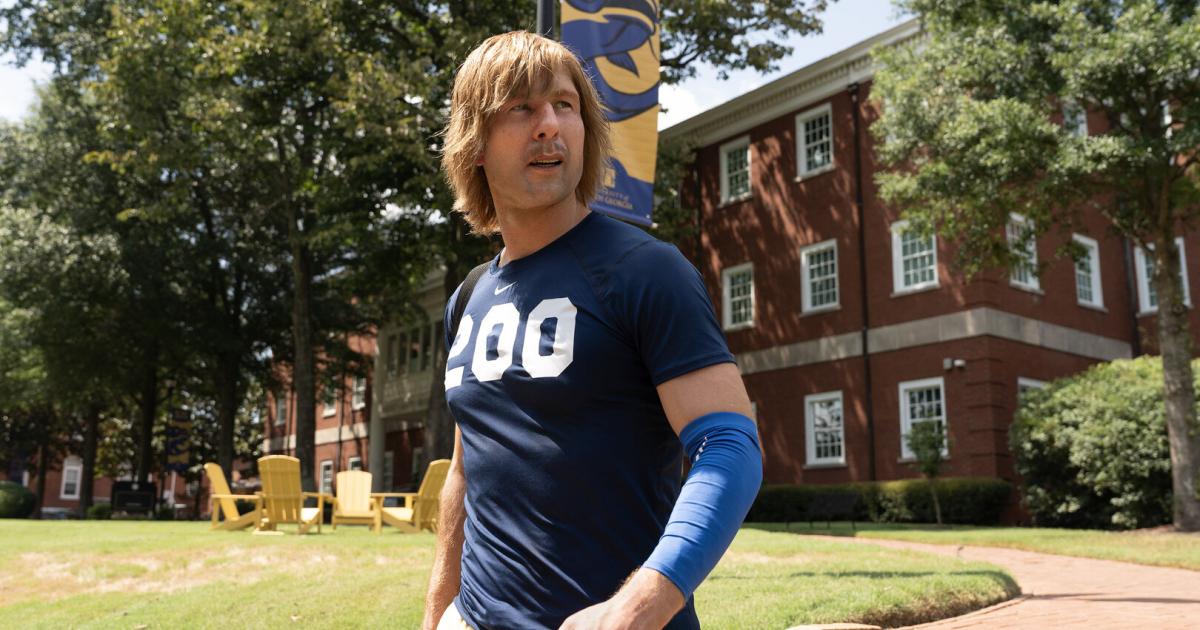 -Mrs-Doubtfire-trifft-auf-Football-Comedy-Chad-Powers-bei-Disney-