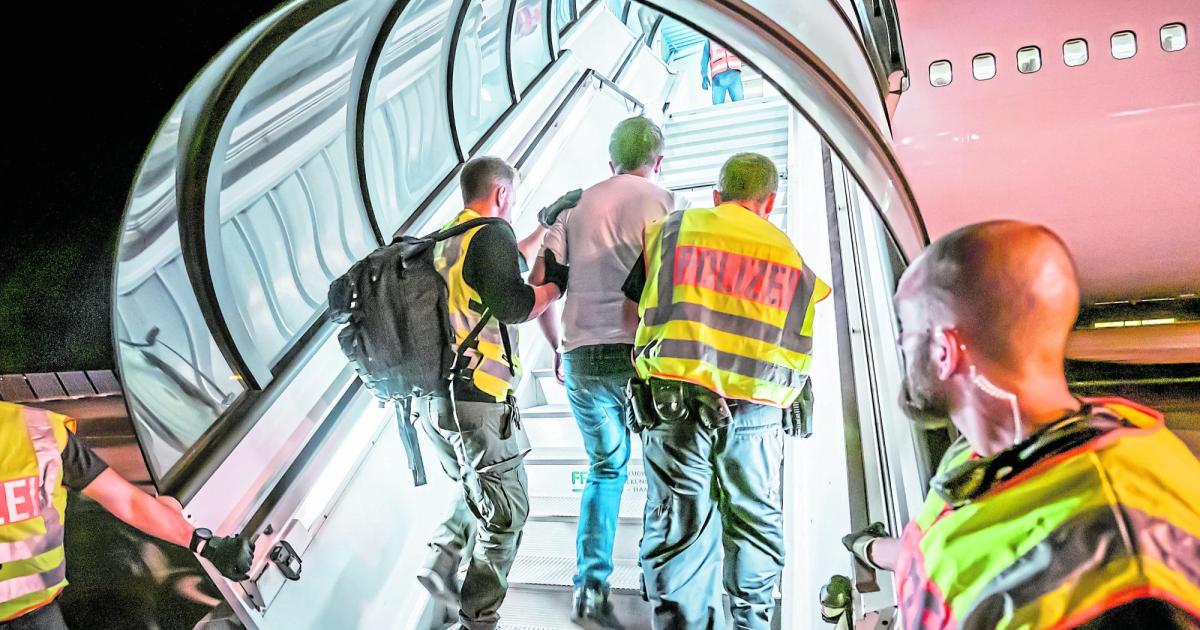Abschiebungen-Laut-Innenministerium-m-ssen-t-glich-35-Personen-sterreich-verlassen