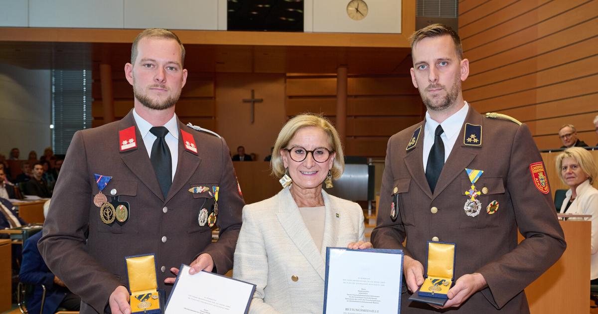 Mutter-und-Sohn-aus-Donauflut-gerettet-H-chste-Ehre-f-r-Feuerwehr-Br-der