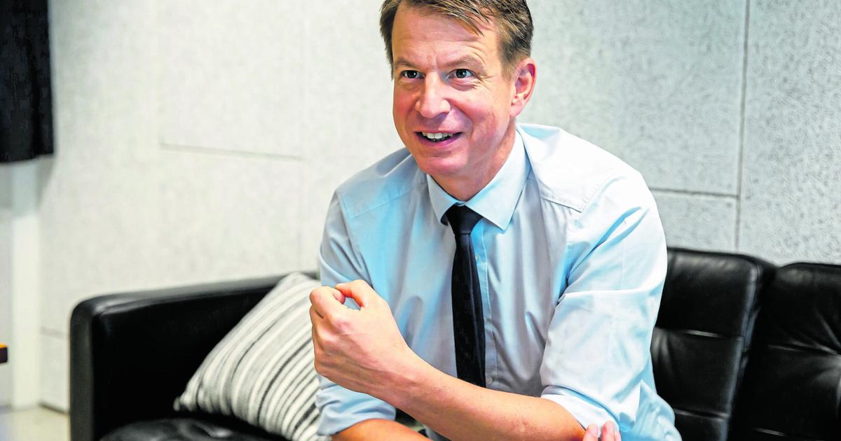 Handelsprofessor-Teller-Der-Euro-pickt-im-Taschl-wenn-die-Angst-im-Kopf-ist-