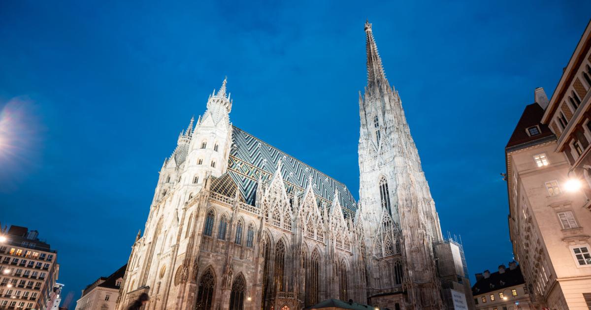 Lebensgef-hrliche-Kletteraktion-am-Wiener-Stephansdom