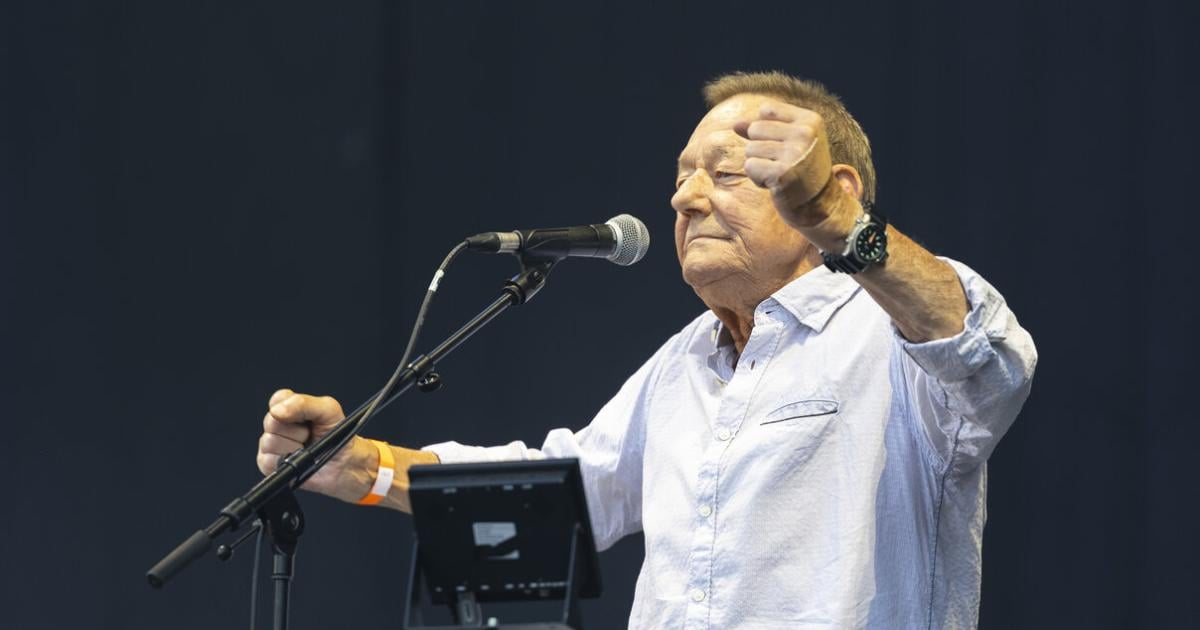 Pop-Legende-Wolfgang-Ambros-gibt-in-Wieselburg-Unplugged-Konzert