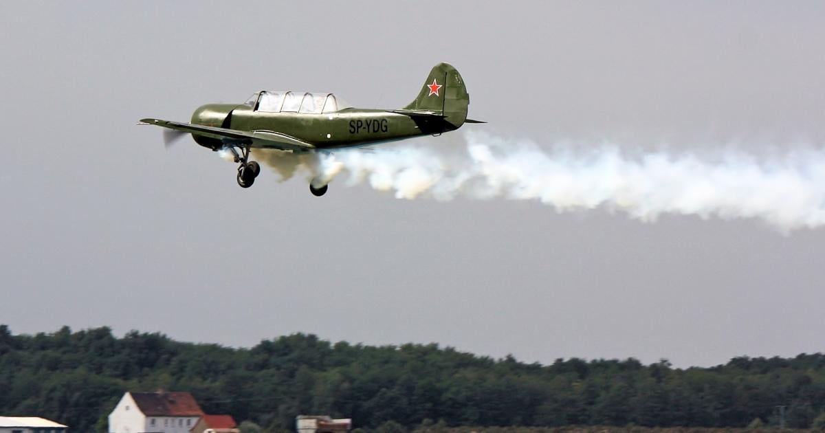 Notlandung-mitten-auf-der-Stra-e-Drei-Verletzte-bei-Flugzeugunfall