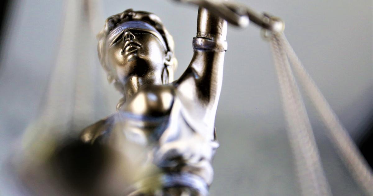 -100-Akten-gleichzeitig-Die-Justiz-k-mpft-gegen-den-Kollaps