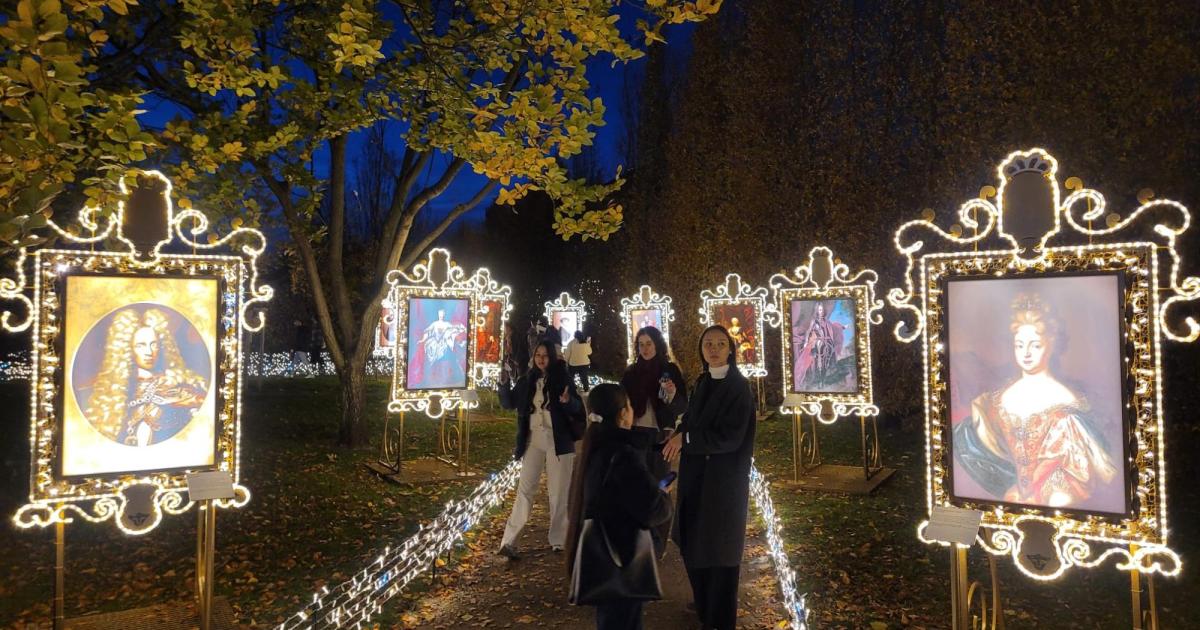 -Imperial-Lights-Was-kann-der-neue-Lichtergarten-im-Schlosspark-Sch-nbrunn-