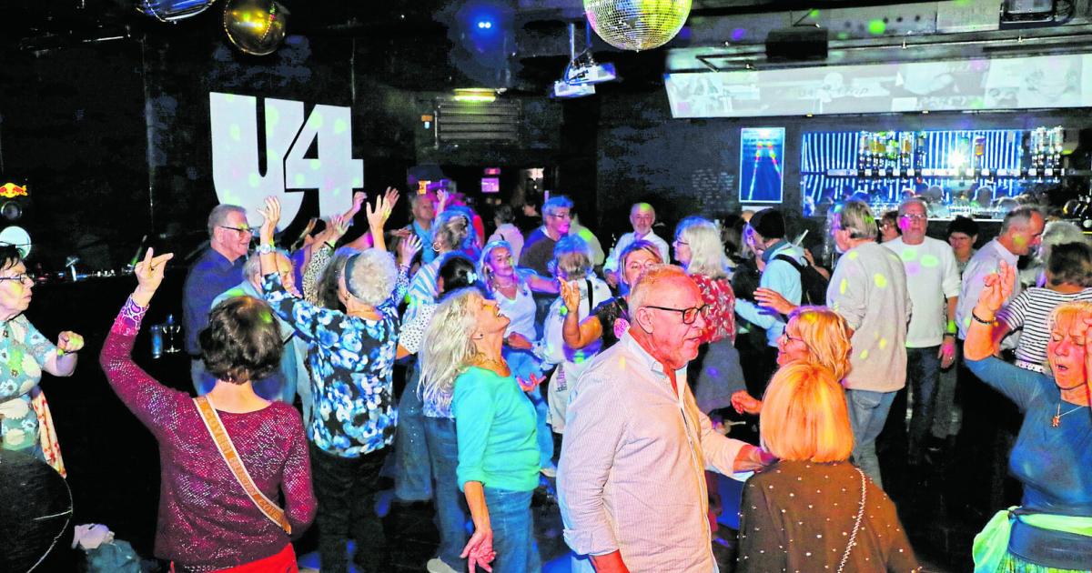 Oldies-but-Goldies-Senioren-erobern-die-Kult-Disco-U4