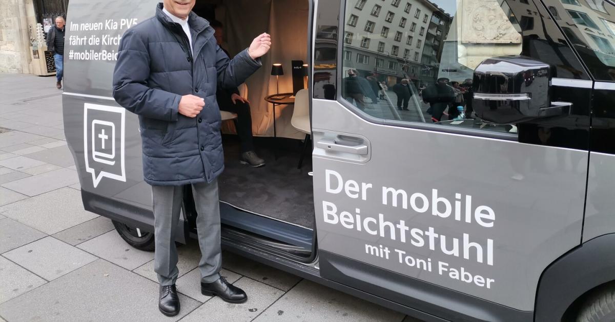 Mobiler-Beichtstuhl-im-E-Auto-N-her-zu-den-Menschen-kommen-