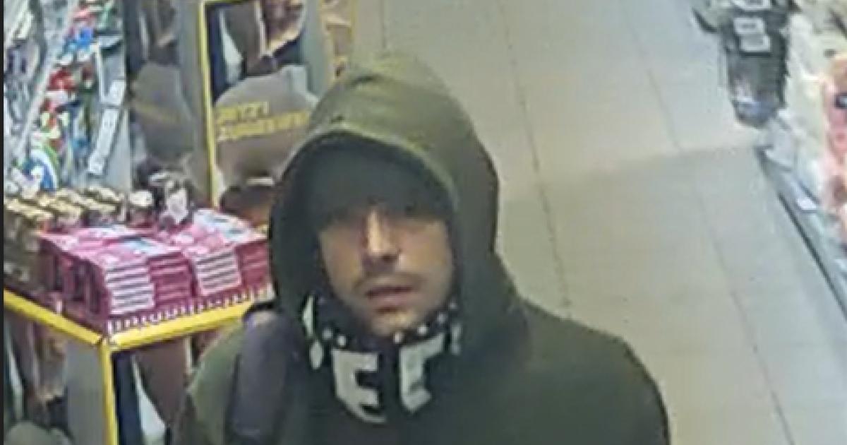 Supermarkt-Kassiererin-mit-Waffe-bedroht-Polizei-sucht-diesen-Mann