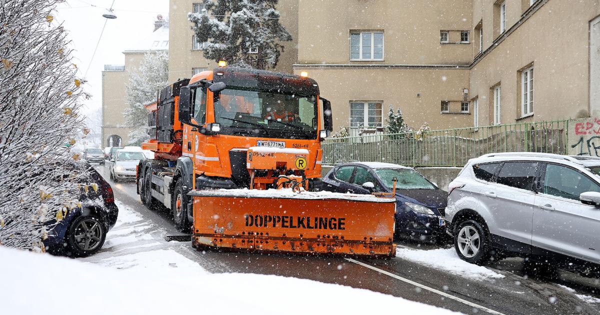 Ger-stet-f-r-Eis-und-Schnee-Winterdienst-steht-in-den-Startl-chern