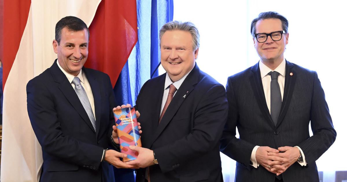 Demokratiehauptstadt-Wien-bergibt-an-Cascais