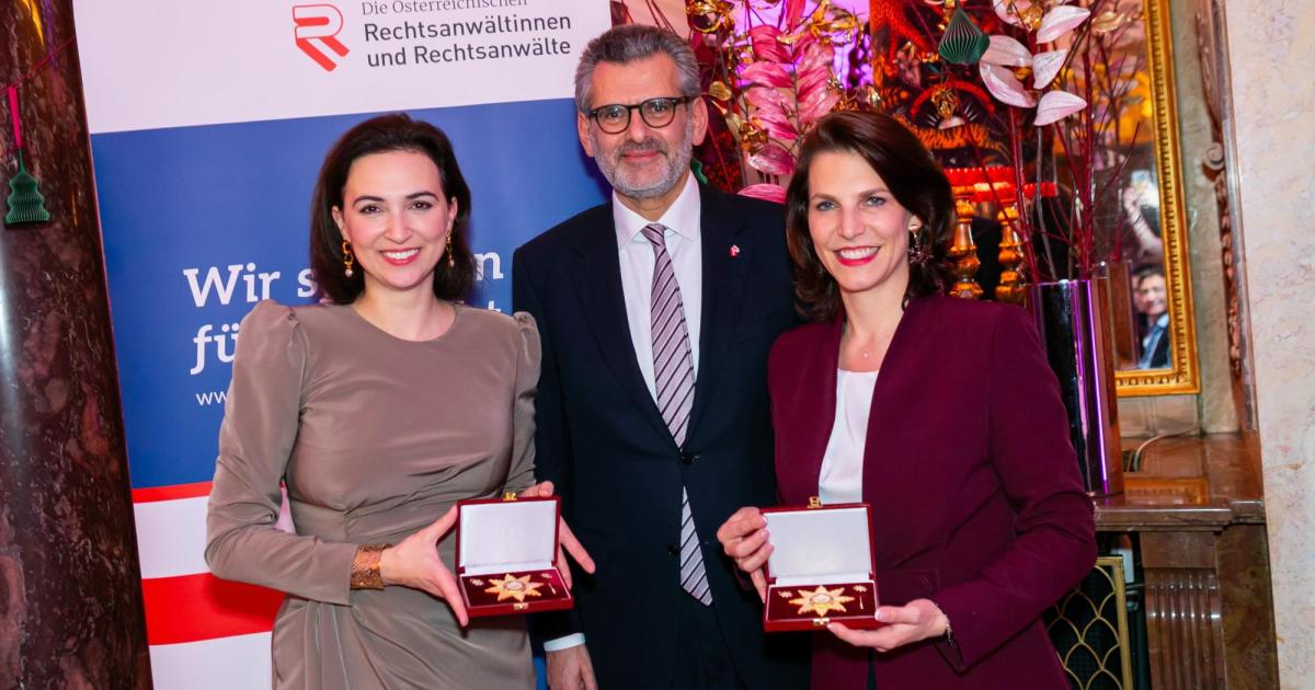 -Herausragende-Verdienste-Ehrenzeichen-f-r-Edtstadler-und-Zadi-