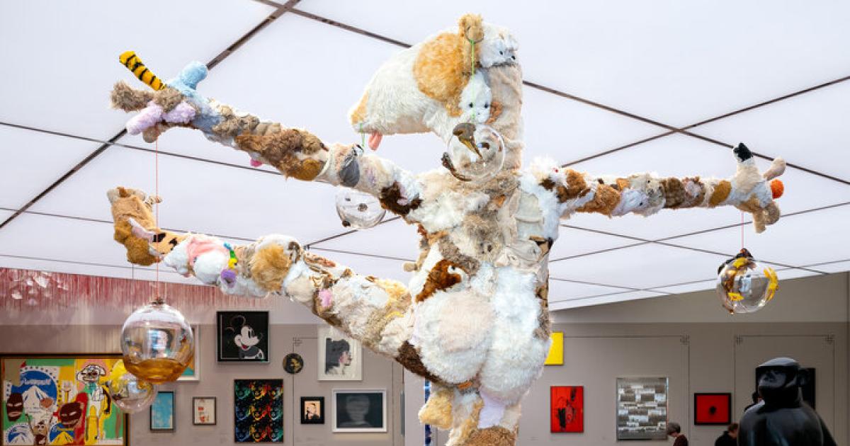 Br-ckenschlag-mit-frivolem-Weihnachtsbaumm-nnchen-von-Gelatin