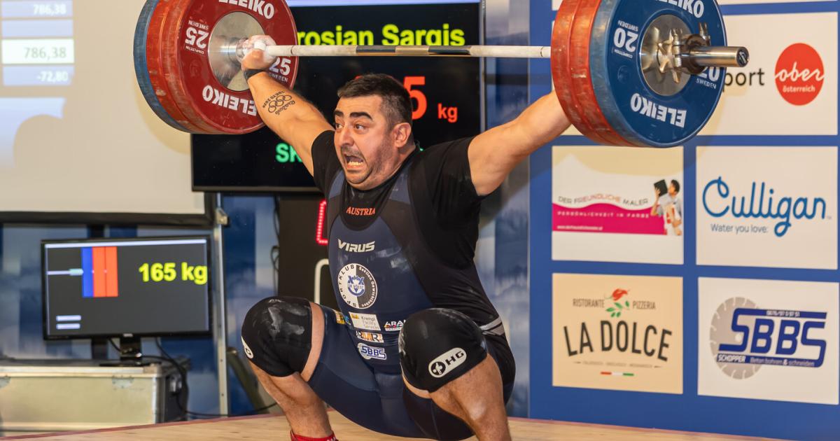 Gewichtheben-in-O-Goldregen-ber-st-hlerne-Stemmer