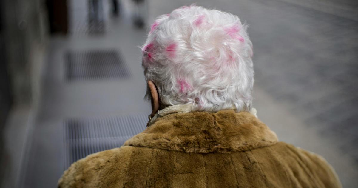 um-rente-zu-kassieren-sohn-verkleidet-sich-als-tote-mutter