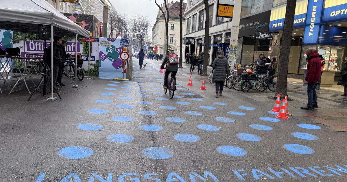 Blaue-Punkte-statt-Radverbot-auf-der-Mariahilfer-Stra-e