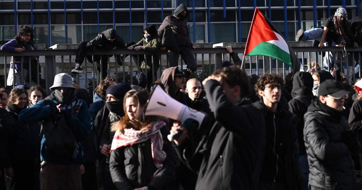 Angriff-auf-Tageszeitung-Demonstranten-st-rmen-Redaktion-in-Turin