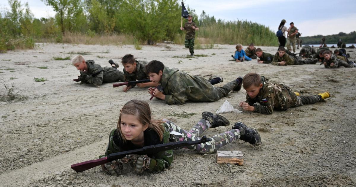 Russische-Kinder-m-ssen-schon-in-der-Schule-Krieg-spielen