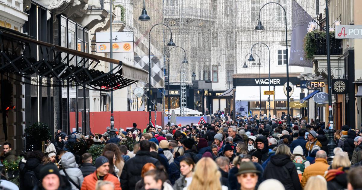 Erster-Adventsamstag-H-ndler-freuen-sich-ber-hohe-Kundenfrequenz