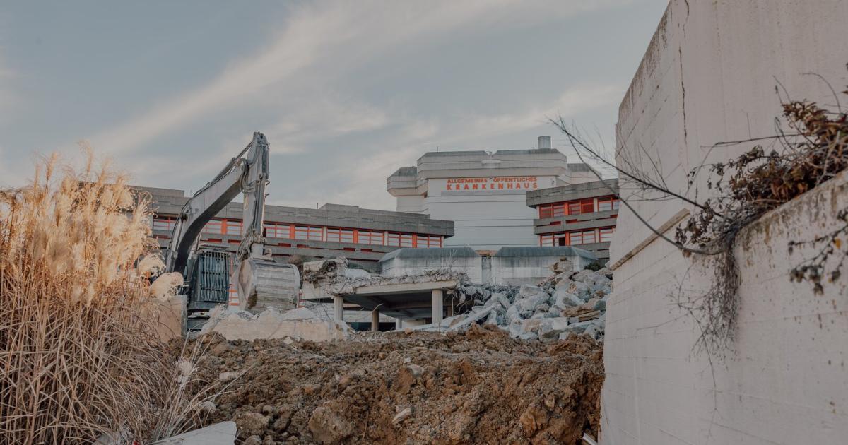 Vom-Lazarett-zur-Hightech-Klinik-mit-Medizin-Uni-