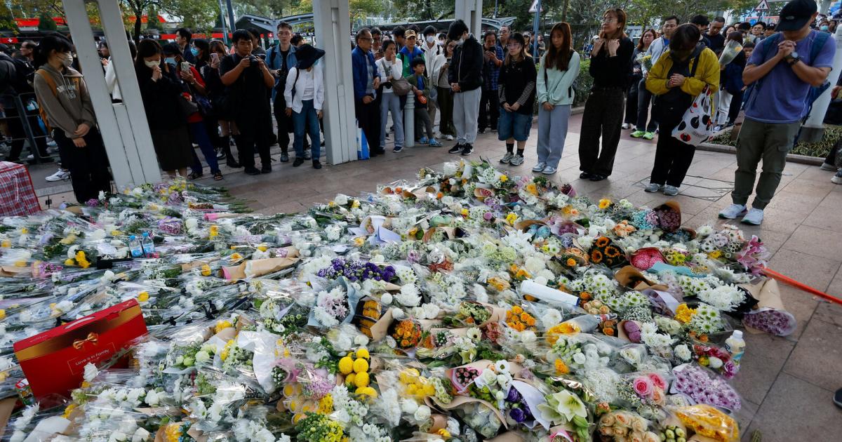 128-Tote-bei-Brandkatastrophe-in-Hongkong-Stadt-trauert-um-Opfer