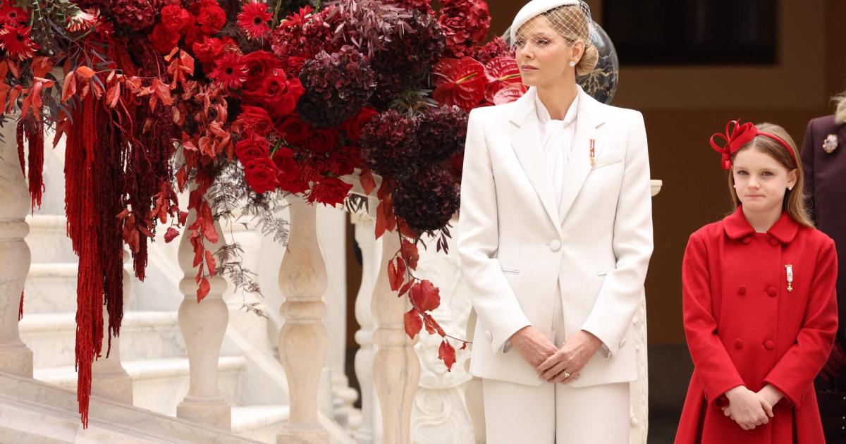 Familienauftritt-Charl-ne-wirkt-immer-j-nger-Tochter-Gabriella-ihr-Ebenbild