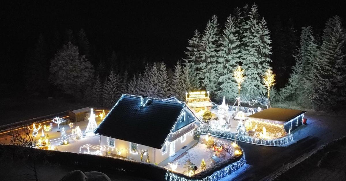 Kronegg-Finales-Funkeln-von-beliebtem-80-000-Lichter-Haus