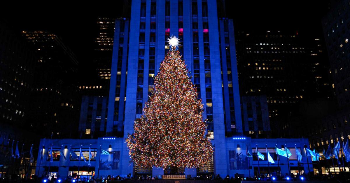 Start-der-Weihnachtszeit-Christbaum-am-Rockefeller-Center-erleuchtet