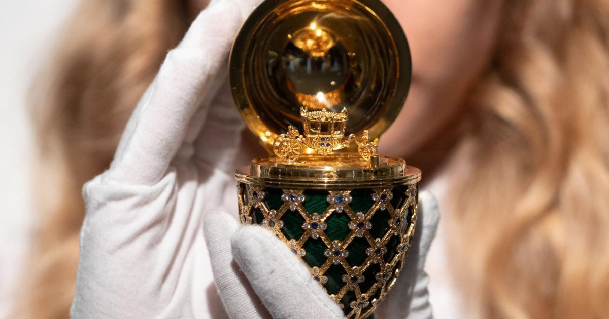 Mann-schluckt-Faberg-Ei-Anh-nger-und-wird-festgenommen