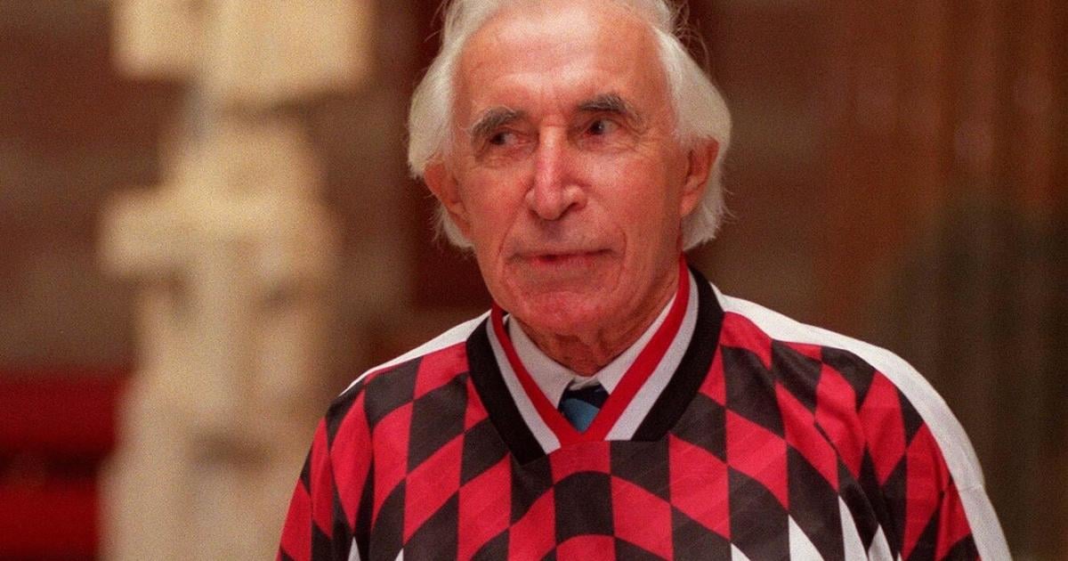 Als-der-Lederball-nach-dem-Krieg-Weihnachtsstimmung-brachte