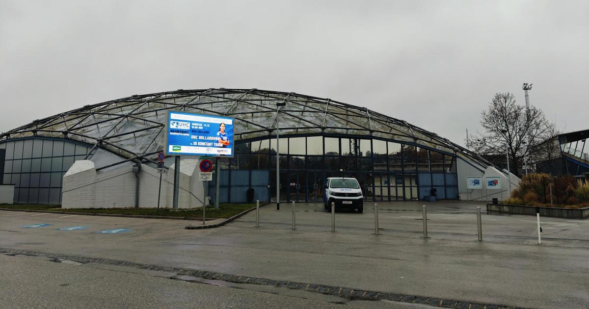 Seit-Jahren-undicht-Dach-der-Sporthalle-Hollabrunn-wird-2026-saniert