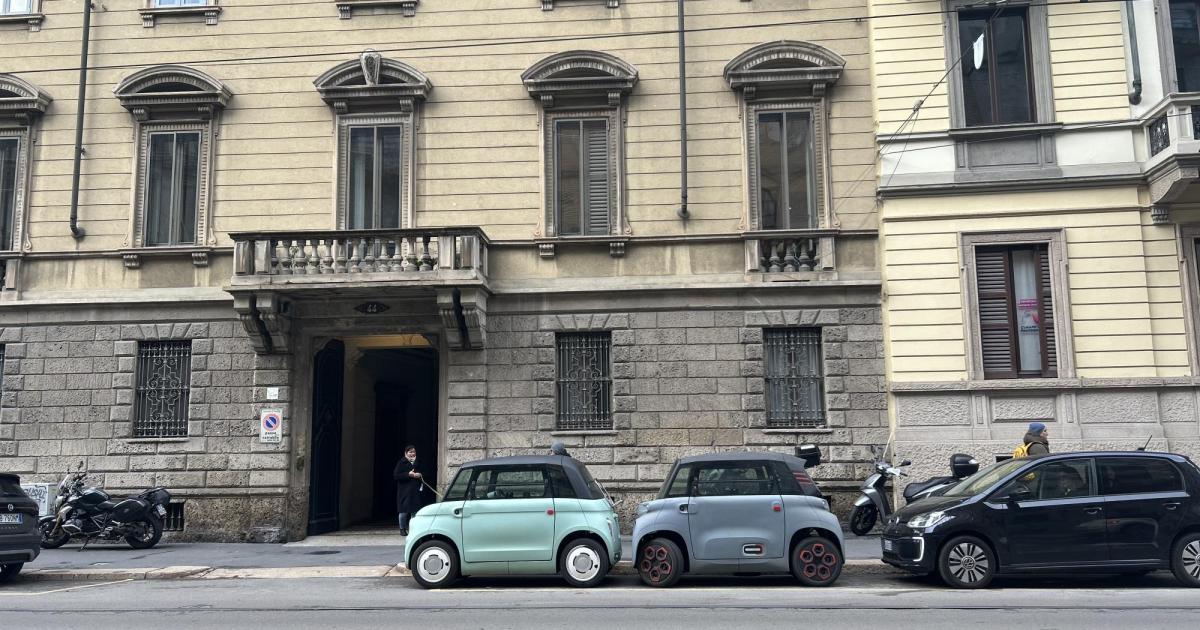 Mailand-und-die-Microcars-Die-Vespas-bekommen-Konkurrenz