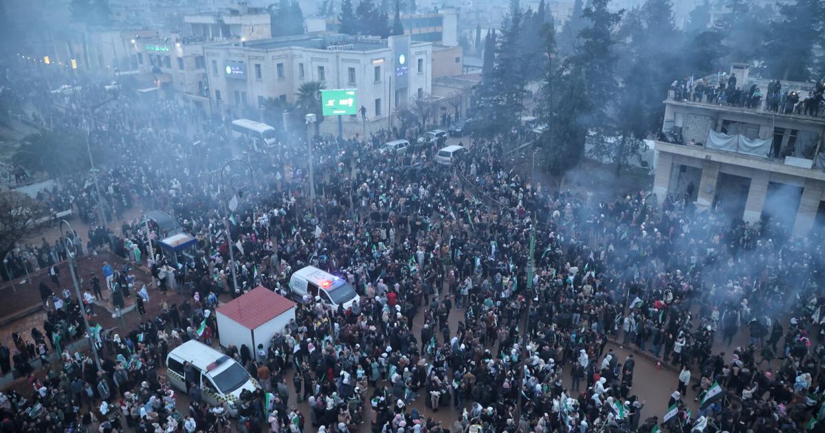 1-Jahr-Assad-Sturz-Syrischer-bergangspr-sident-fordert-Wiederaufbau