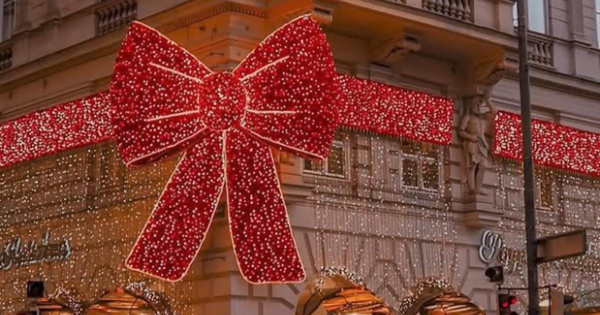 K-rntner-Stra-e-Rote-XXL-Masche-bei-Oper-sorgt-f-r-Polizeieinsatz