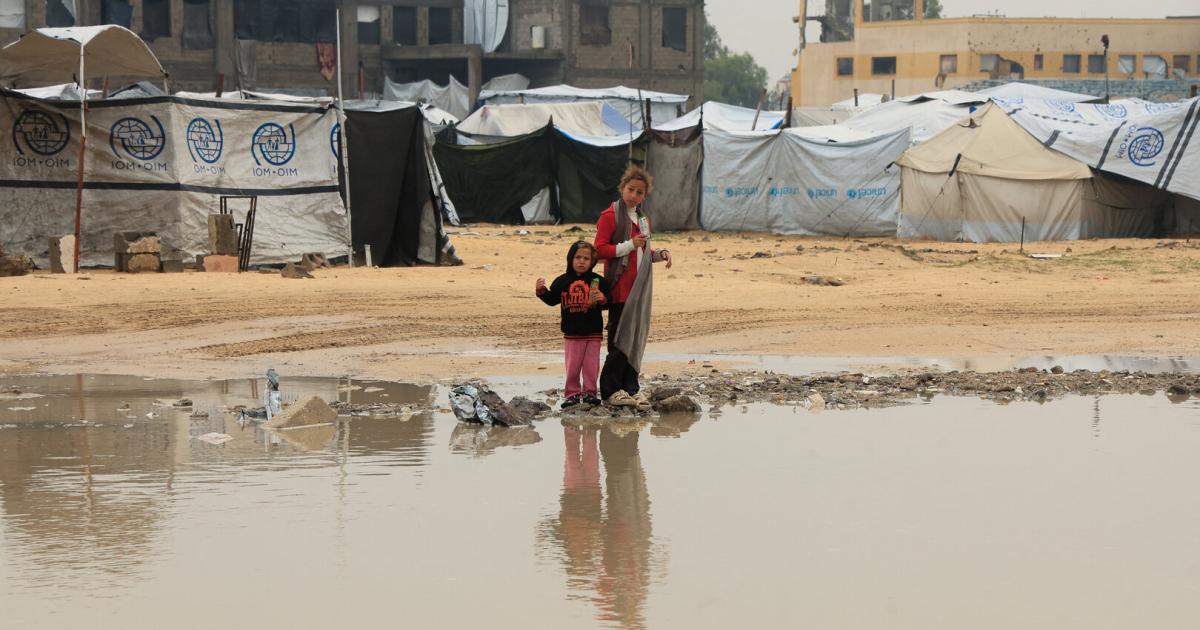 -berflutete-Zeltlager-Unwetter-versch-rft-prek-re-Lage-im-Gazastreifen