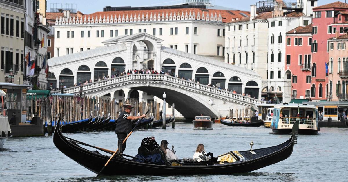 Mit-gestohlenem-Boot-Frau-prallte-in-Venedig-gegen-Rialto-Br-cke