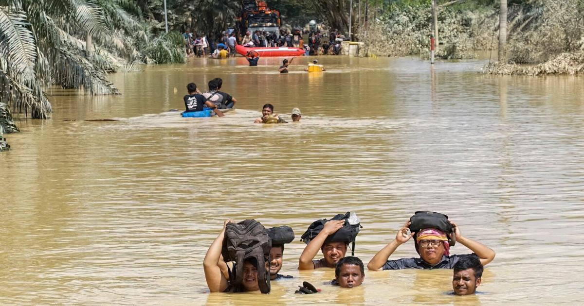 Flutkatastrophe-Unzureichende-Hilfsma-nahmen-in-Indonesien