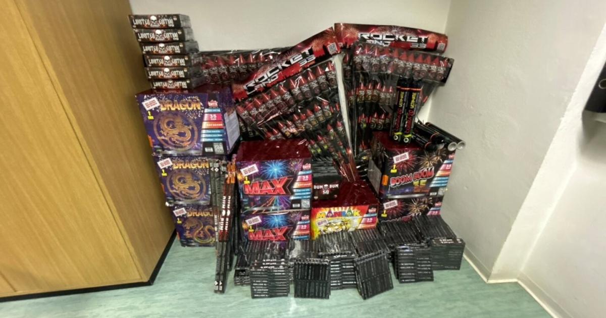 Polizei-stoppt-Feuerwerks-Schmuggler-150-Kilo-Pyrotechnik-an-Bord