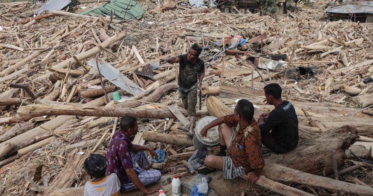 Verheerende-Flutkatastrophe-in-Indonesien-ber-1-000-Todesopfer